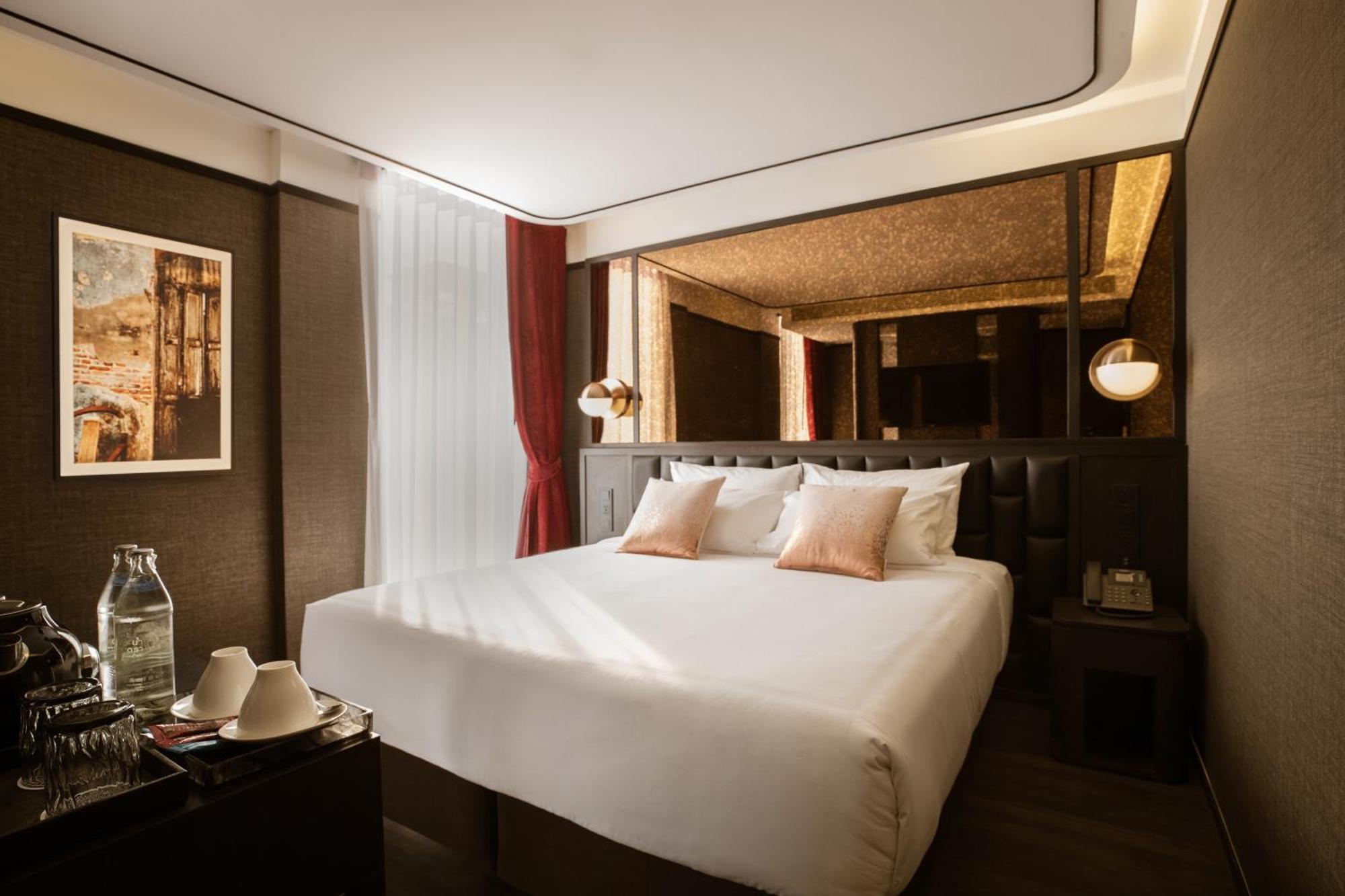 The Gravitique Hotel Khaosan Bangkok Exterior photo